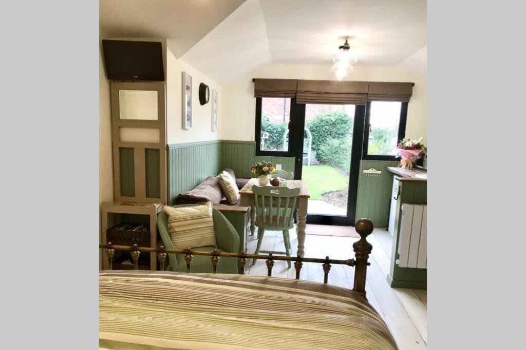 לונג מלפורד Melford Allotment Shed-Vintage Lodge Suffolk מראה חיצוני תמונה